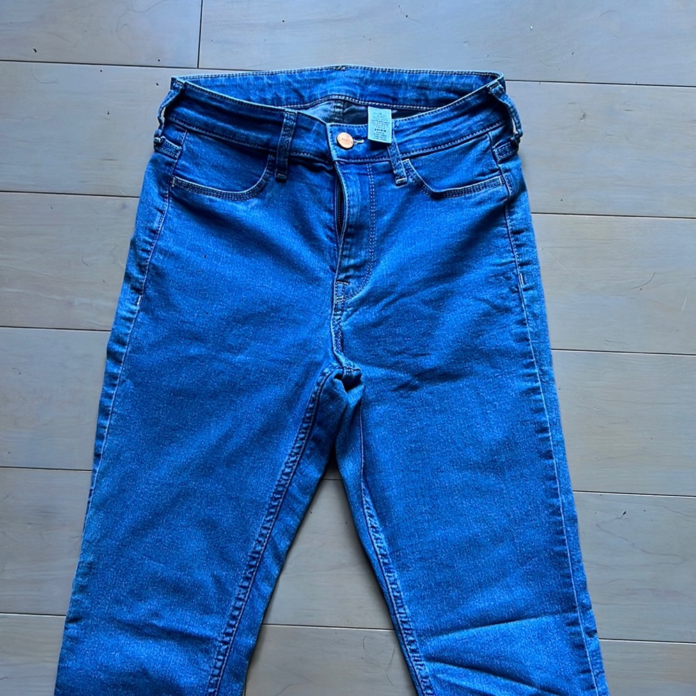 Blue skinny jeans